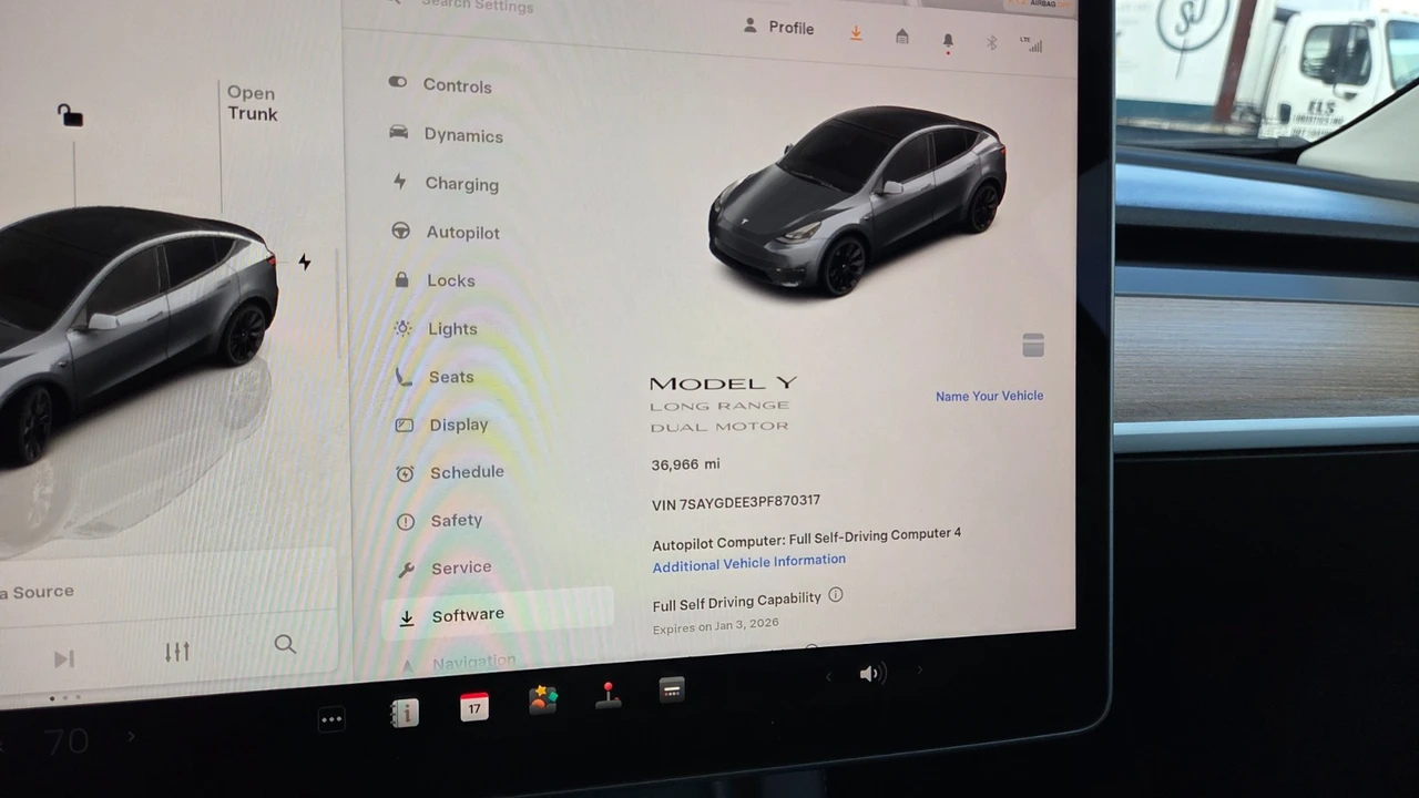 2023 Tesla Model Y - Image 20 of 21
