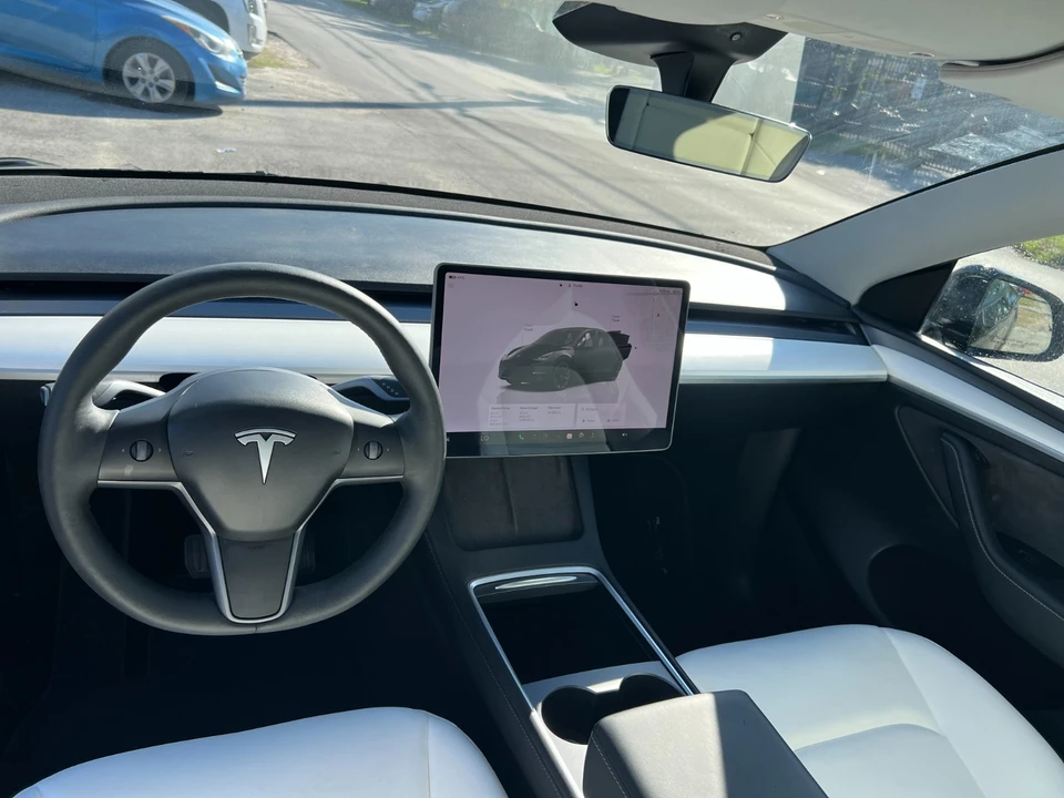 2023 Tesla Model Y - Image 18 of 21