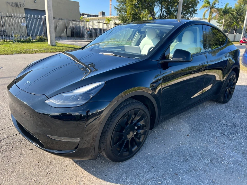 2023 Tesla Model Y - Image 4 of 21