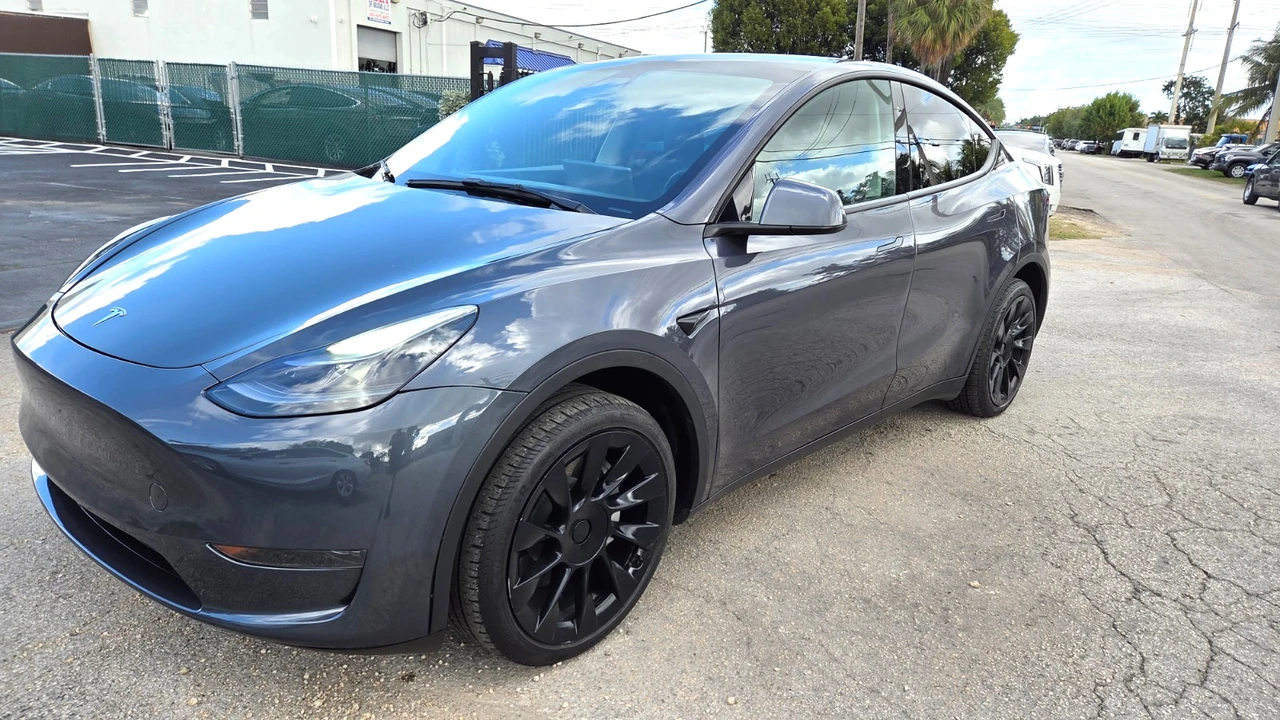 2023 Tesla Model Y - Image 4 of 21