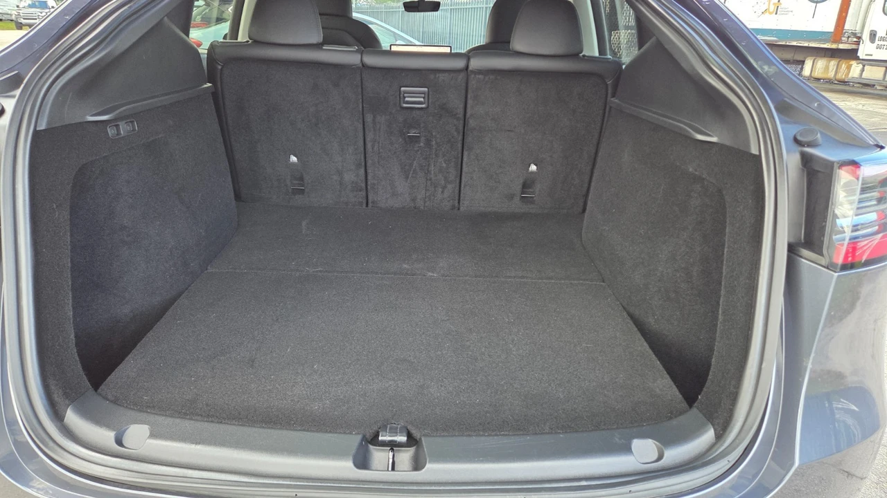 2023 Tesla Model Y - Image 17 of 21