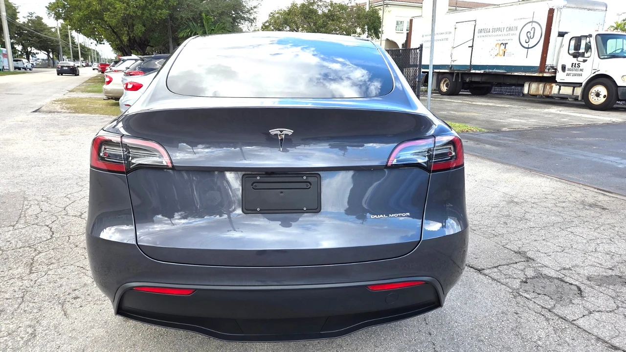 2023 Tesla Model Y - Image 7 of 21