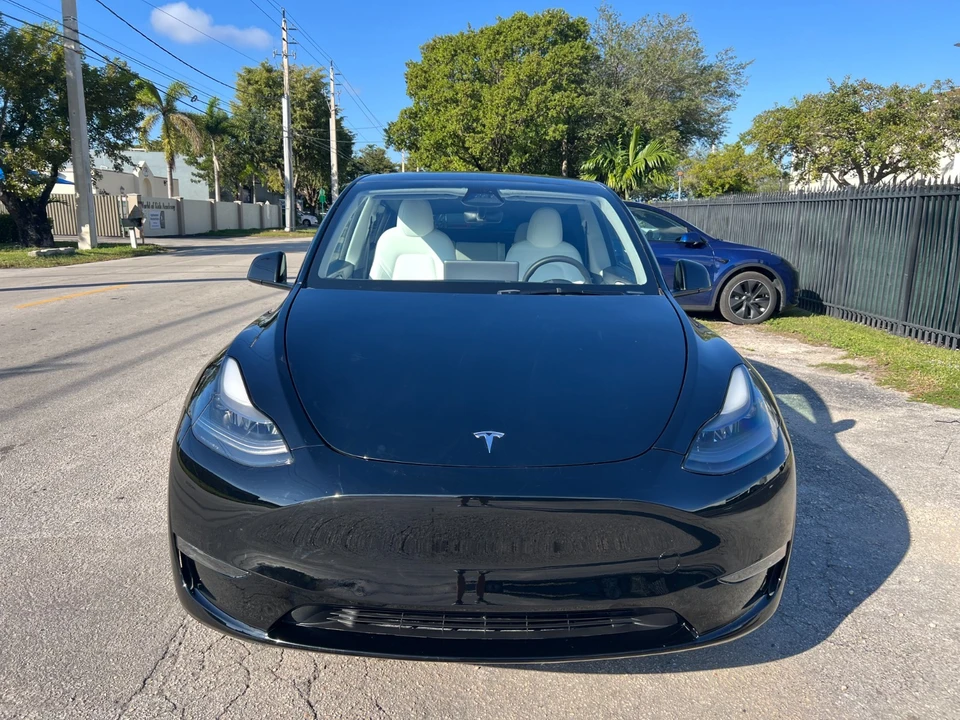 2023 Tesla Model Y - Image 3 of 21