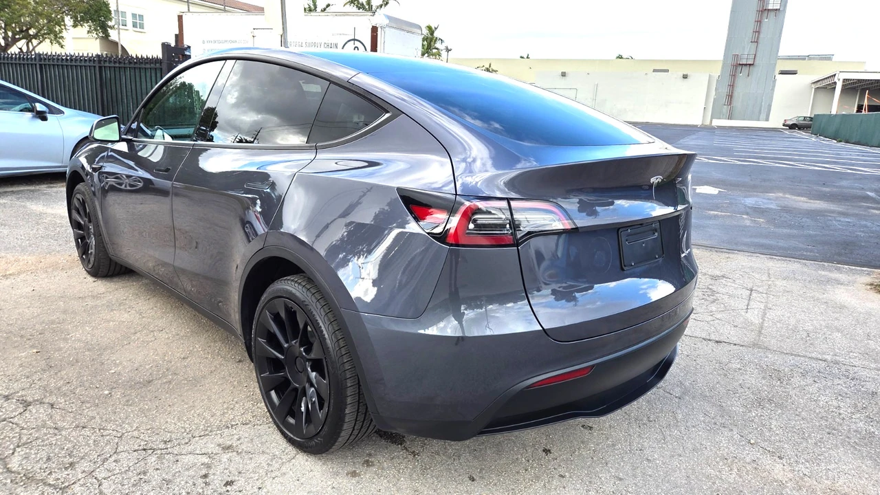 2023 Tesla Model Y - Image 6 of 21