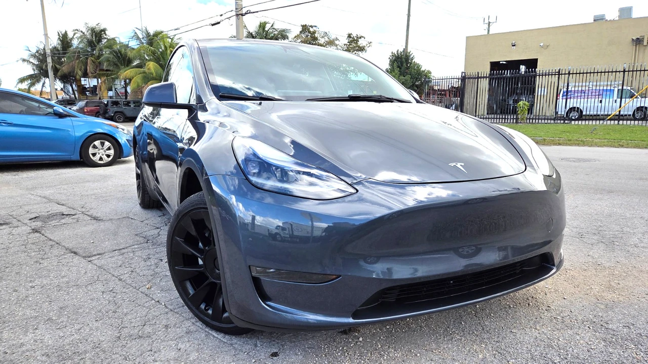 2023 Tesla Model Y - Image 2 of 21