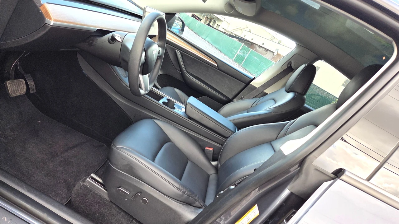 2023 Tesla Model Y - Image 11 of 21
