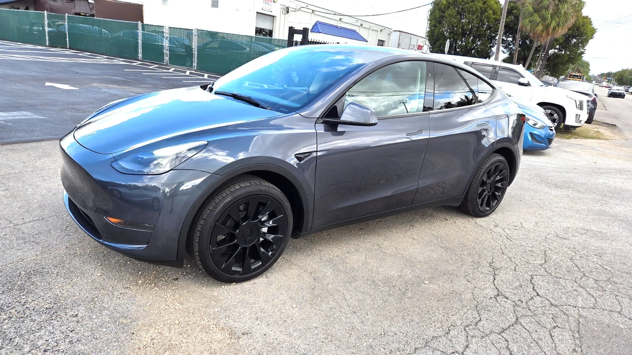 2023 Tesla Model Y - Image 5 of 21