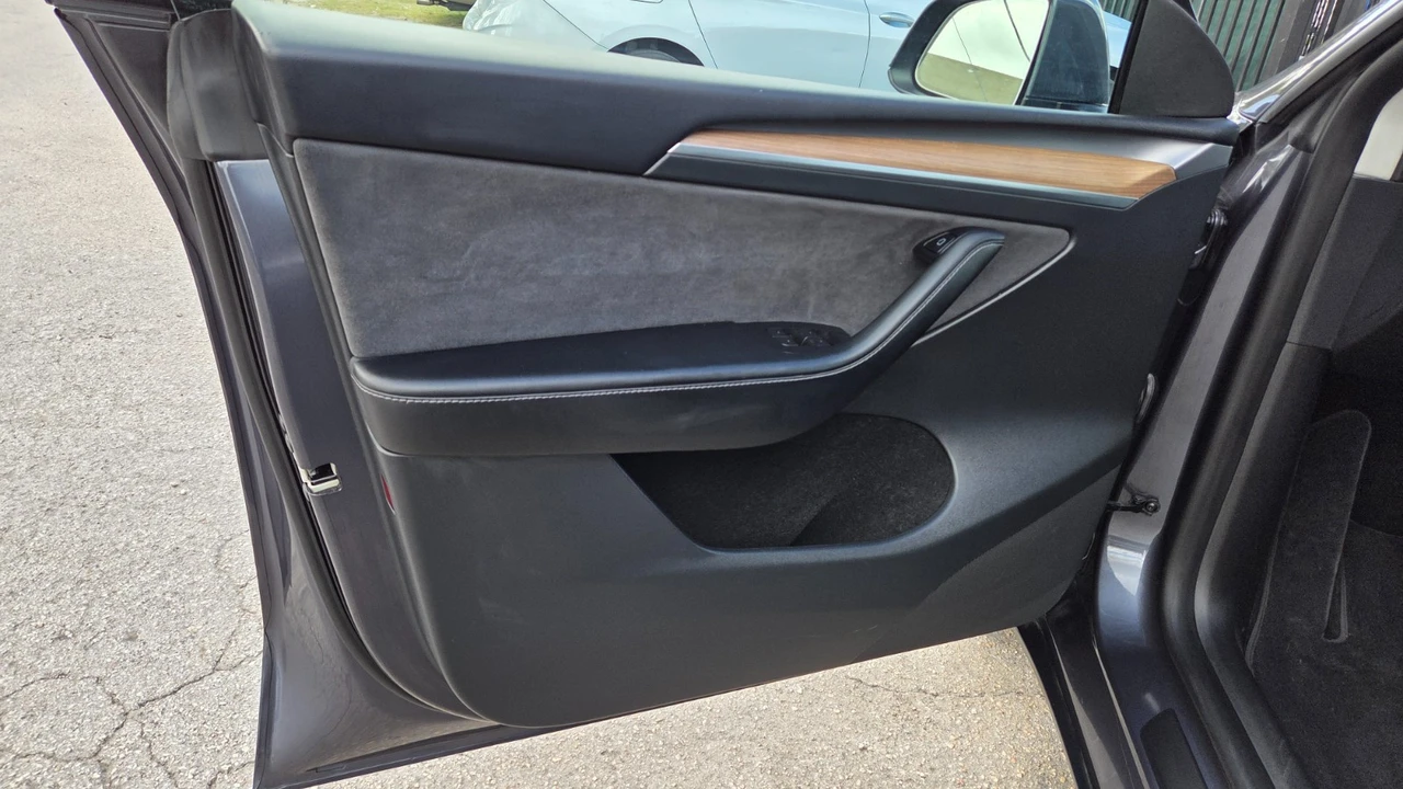 2023 Tesla Model Y - Image 14 of 21