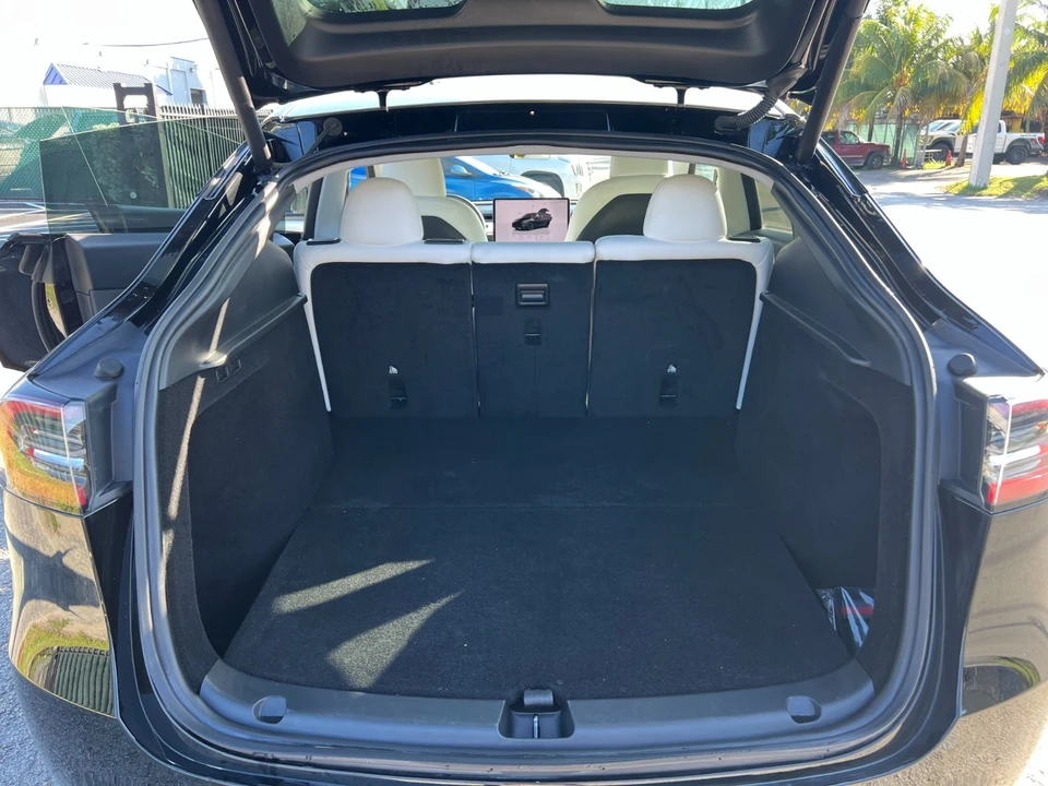 2023 Tesla Model Y - Image 17 of 21