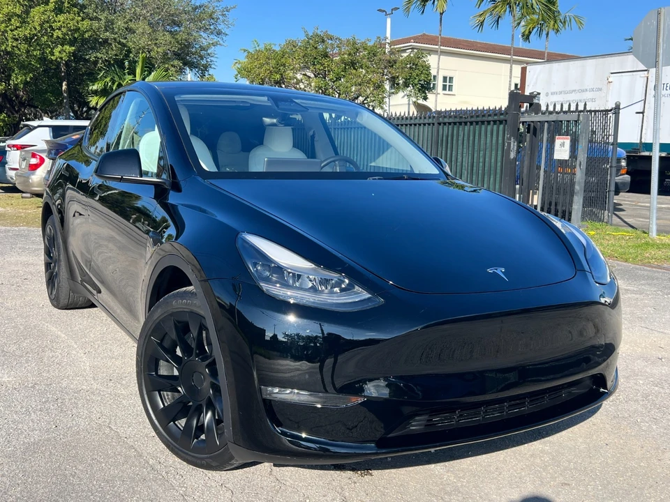 2023 Tesla Model Y - Image 2 of 21
