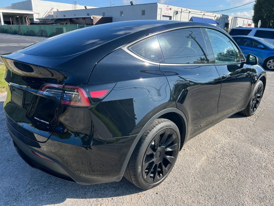 2023 Tesla Model Y - Image 8 of 21
