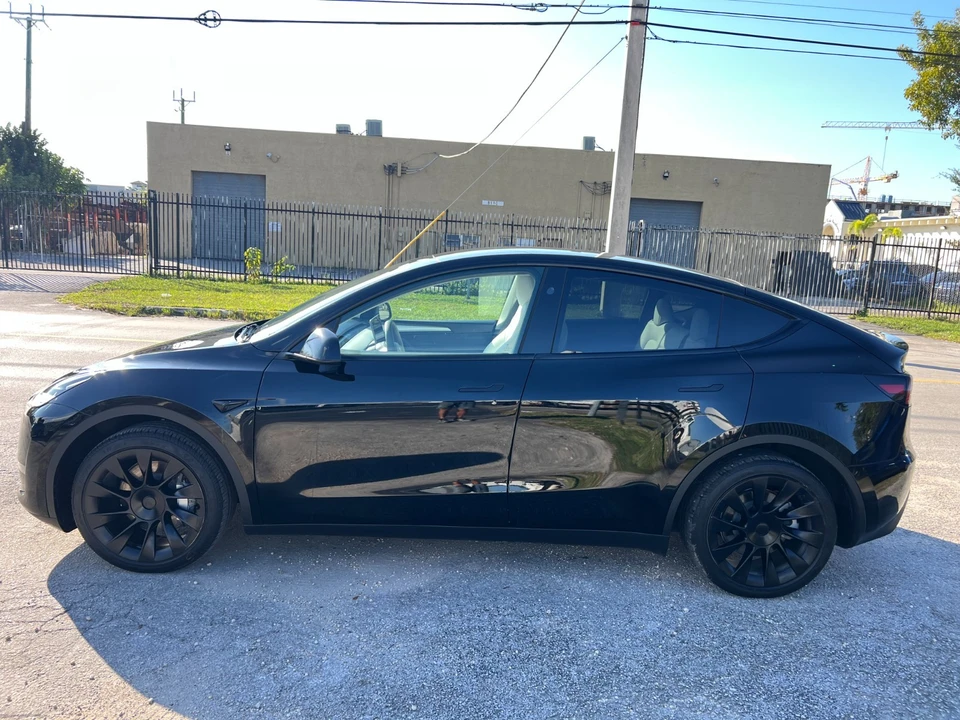 2023 Tesla Model Y - Image 5 of 21