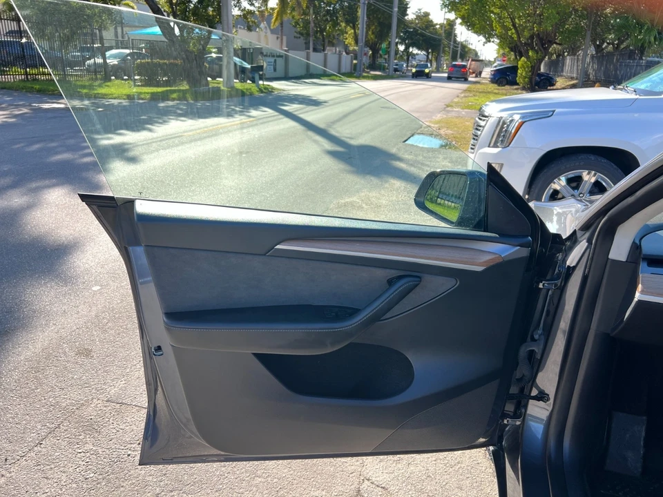 2023 Tesla Model Y - Image 14 of 21