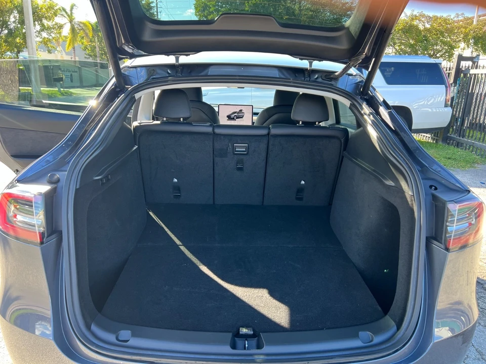 2023 Tesla Model Y - Image 18 of 21
