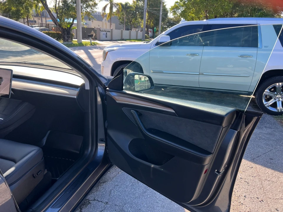 2023 Tesla Model Y - Image 17 of 21