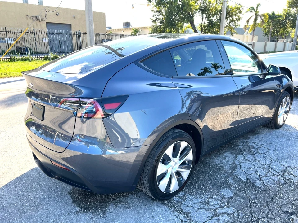 2023 Tesla Model Y - Image 8 of 21