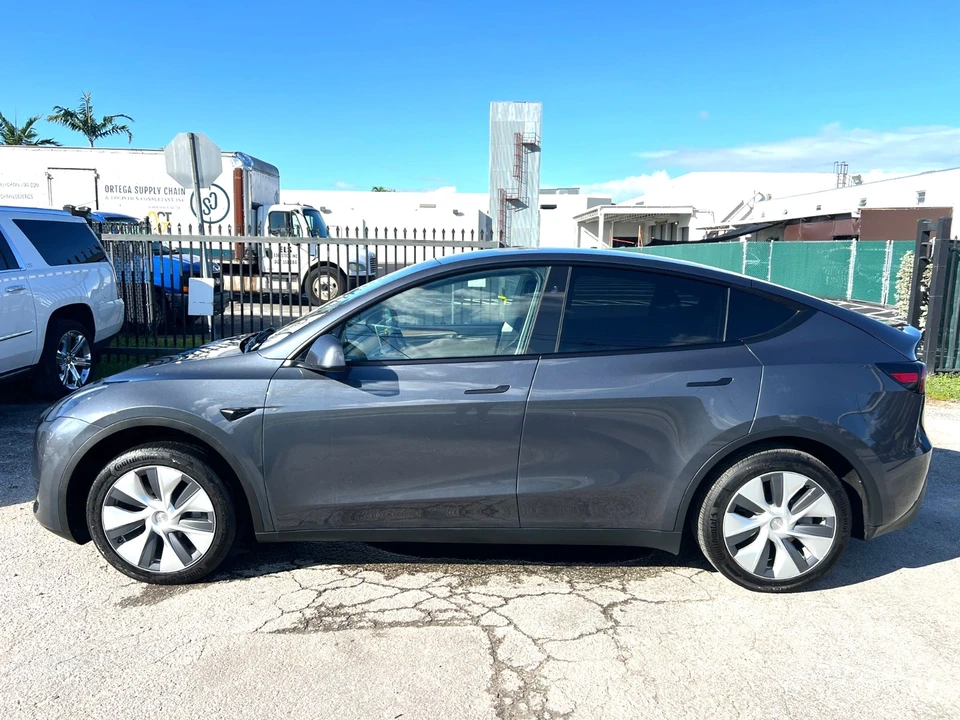 2023 Tesla Model Y - Image 5 of 21