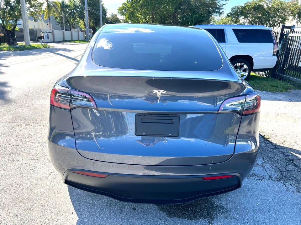 2023 Tesla Model Y - Image 7 of 21
