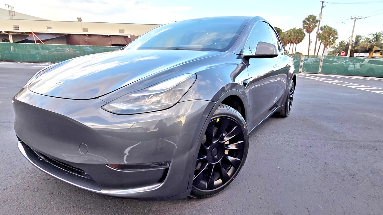 2023 Tesla Model Y - Image 2 of 21