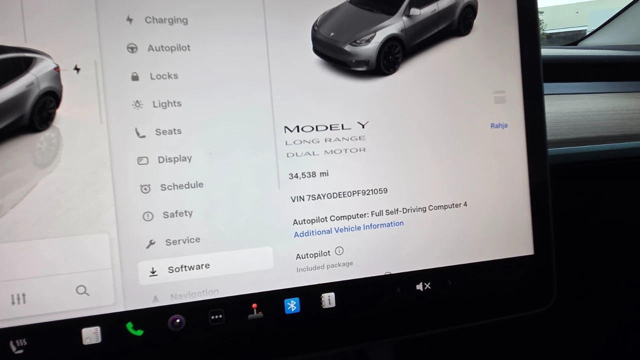 2023 Tesla Model Y - Image 15 of 21