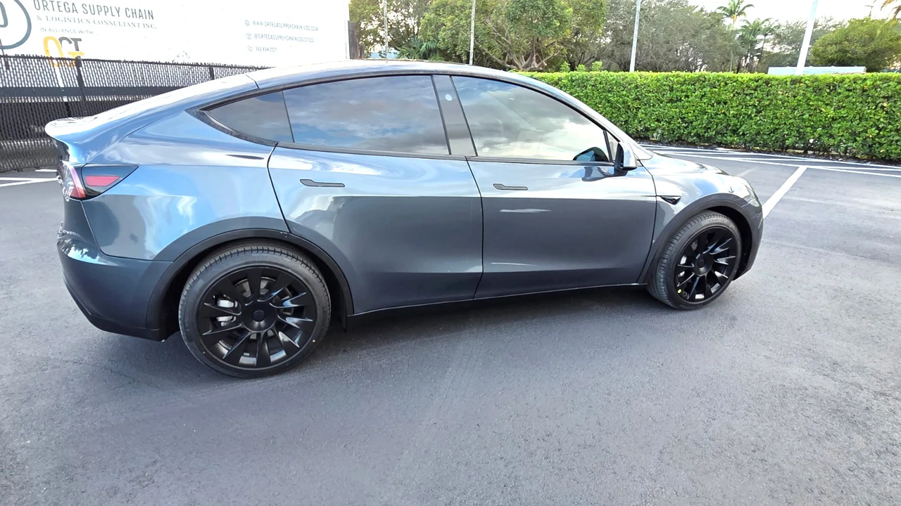 2023 Tesla Model Y - Image 5 of 21