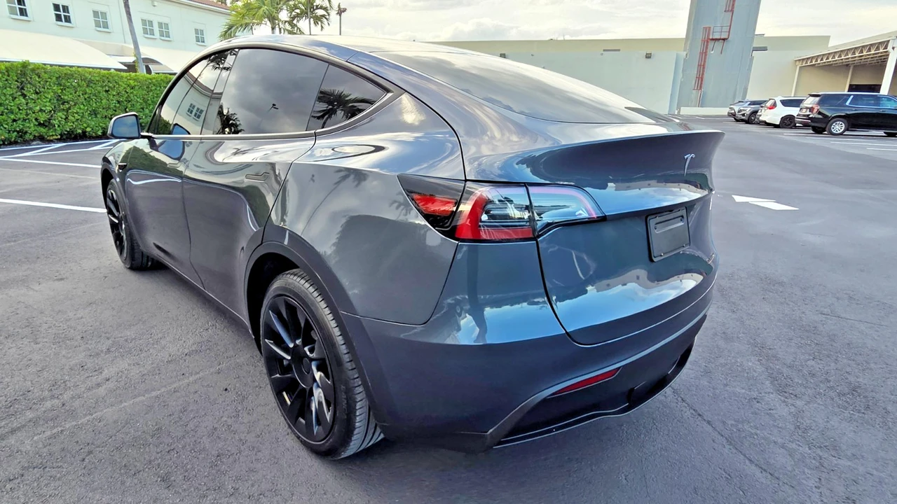 2023 Tesla Model Y - Image 8 of 21