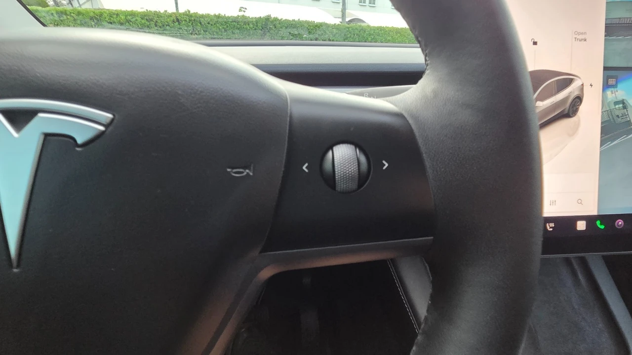 2023 Tesla Model Y - Image 20 of 21