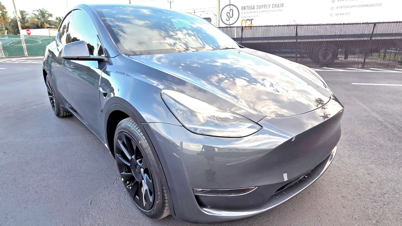 2023 Tesla Model Y - Image 4 of 21
