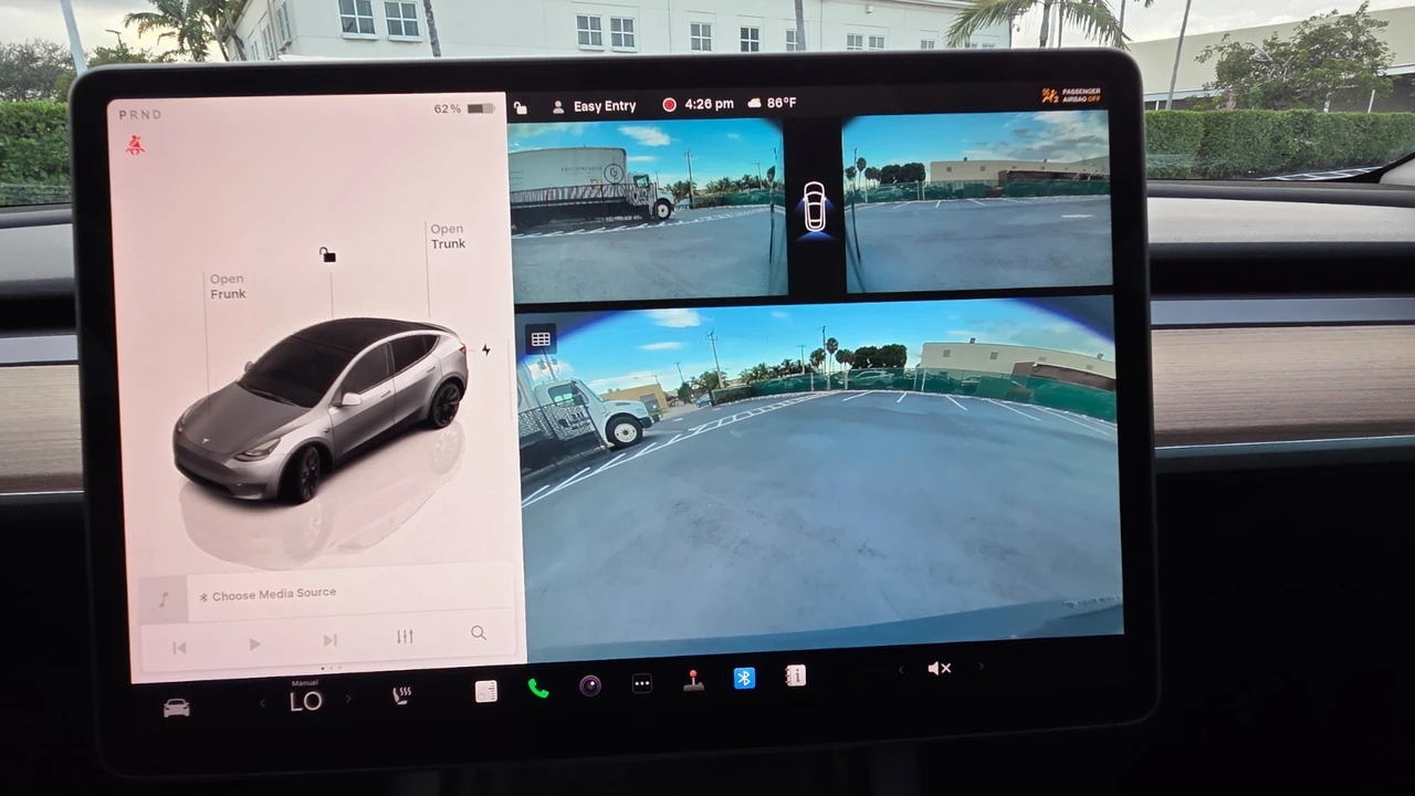 2023 Tesla Model Y - Image 16 of 21