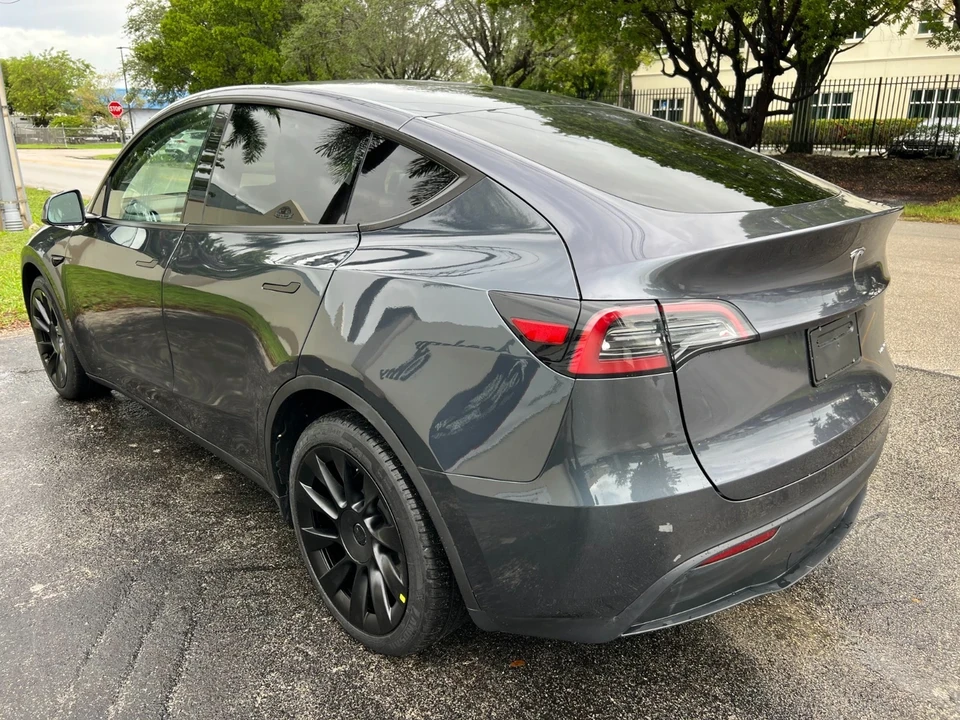 2023 Tesla Model Y - Image 5 of 21