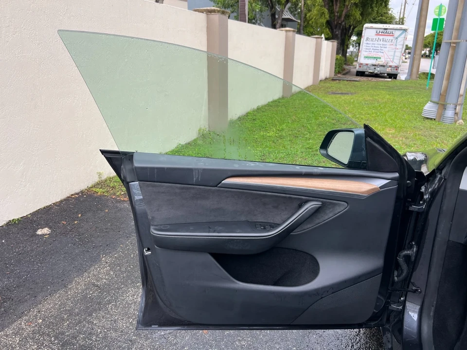 2023 Tesla Model Y - Image 13 of 21