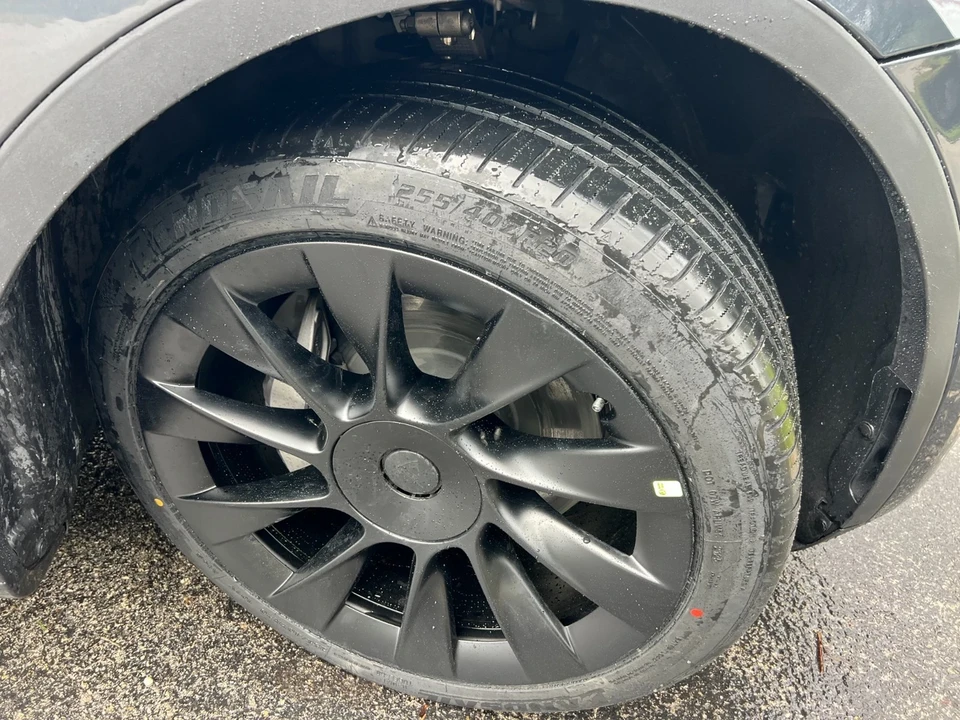 2023 Tesla Model Y - Image 10 of 21