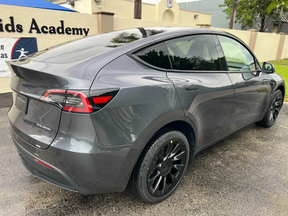 2023 Tesla Model Y - Image 7 of 21