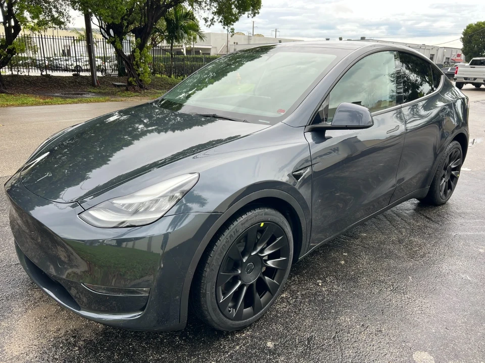 2023 Tesla Model Y - Image 3 of 21