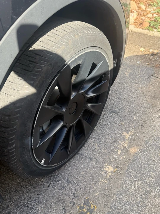 2023 Tesla Model Y - Image 3 of 4