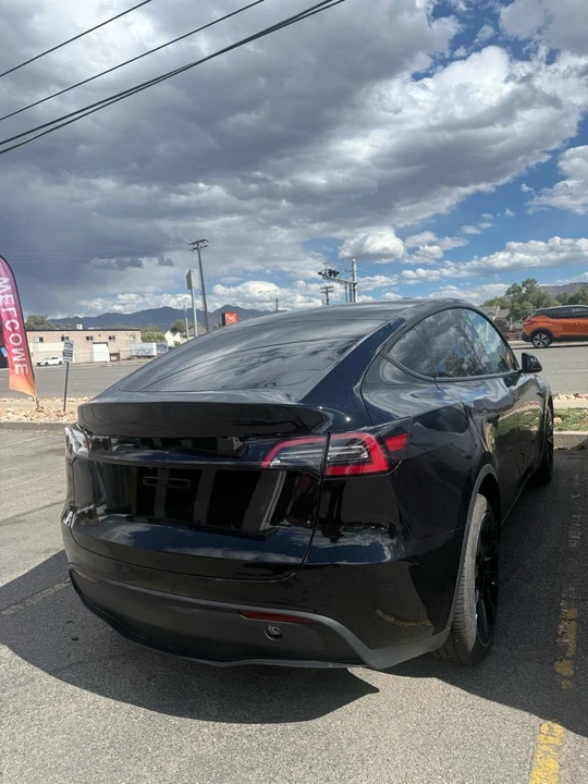 2023 Tesla Model Y - Image 2 of 4