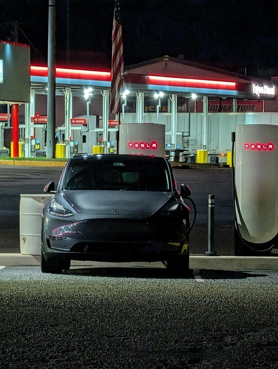 2023 Tesla Model Y - Image 5 of 21