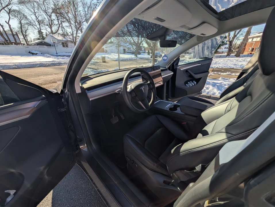 2023 Tesla Model Y - Image 16 of 21
