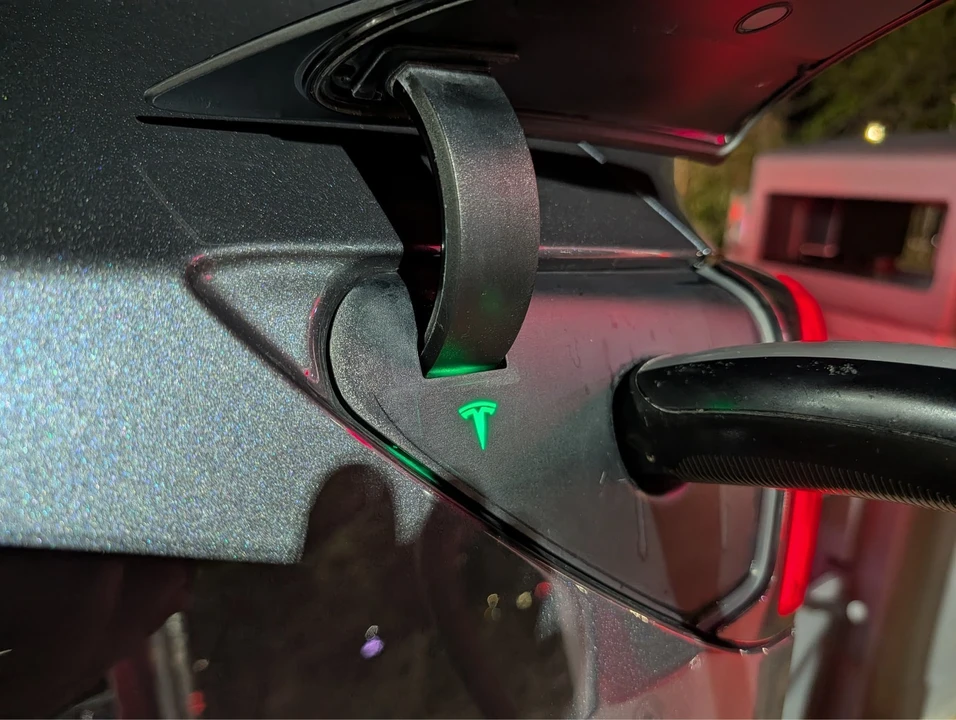 2023 Tesla Model Y - Image 9 of 21