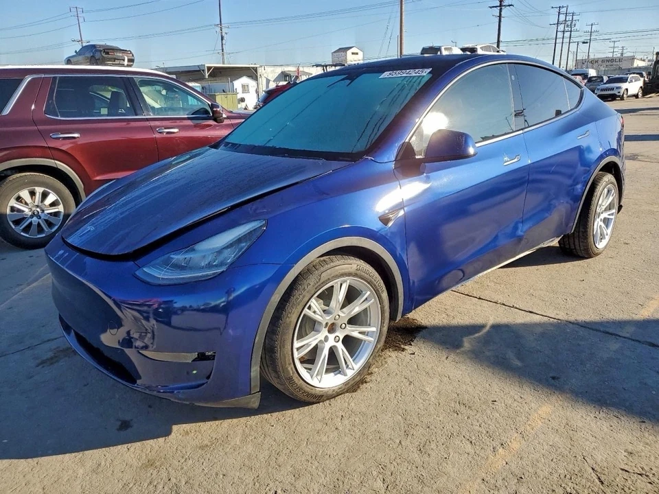 2023 Tesla Model Y - Image 7 of 13