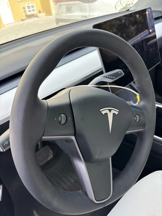 2023 Tesla Model Y - Image 8 of 13