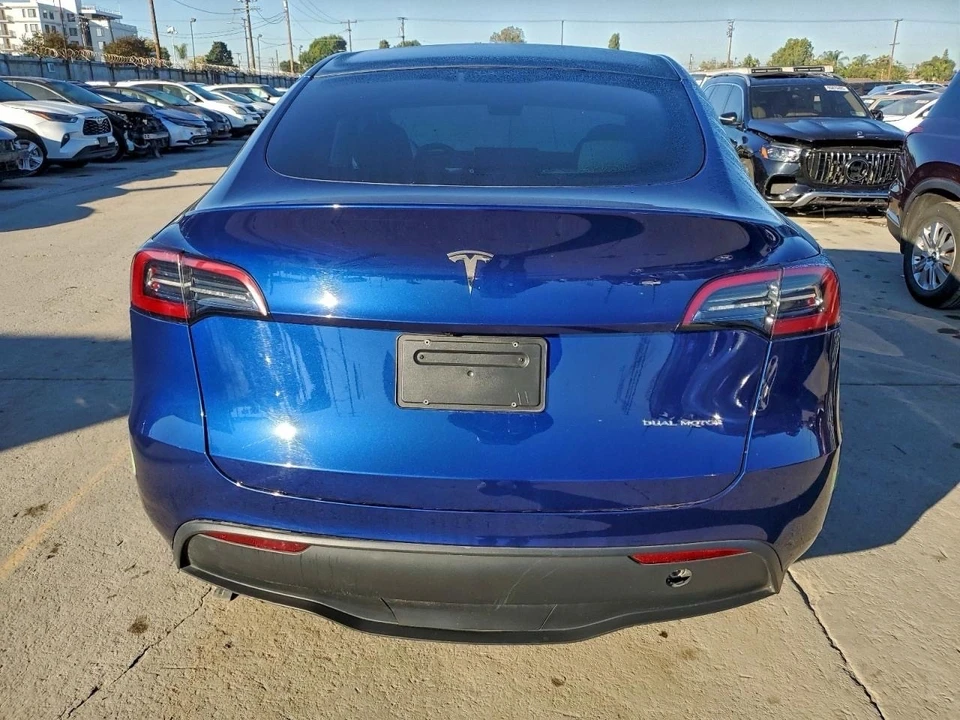 2023 Tesla Model Y - Image 6 of 13