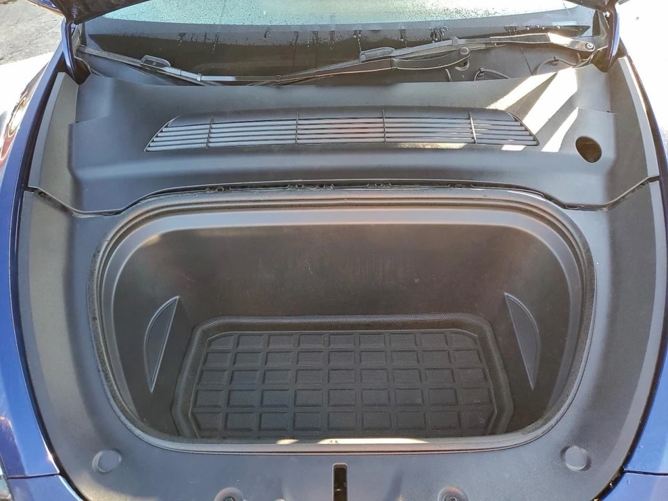 2023 Tesla Model Y - Image 10 of 13