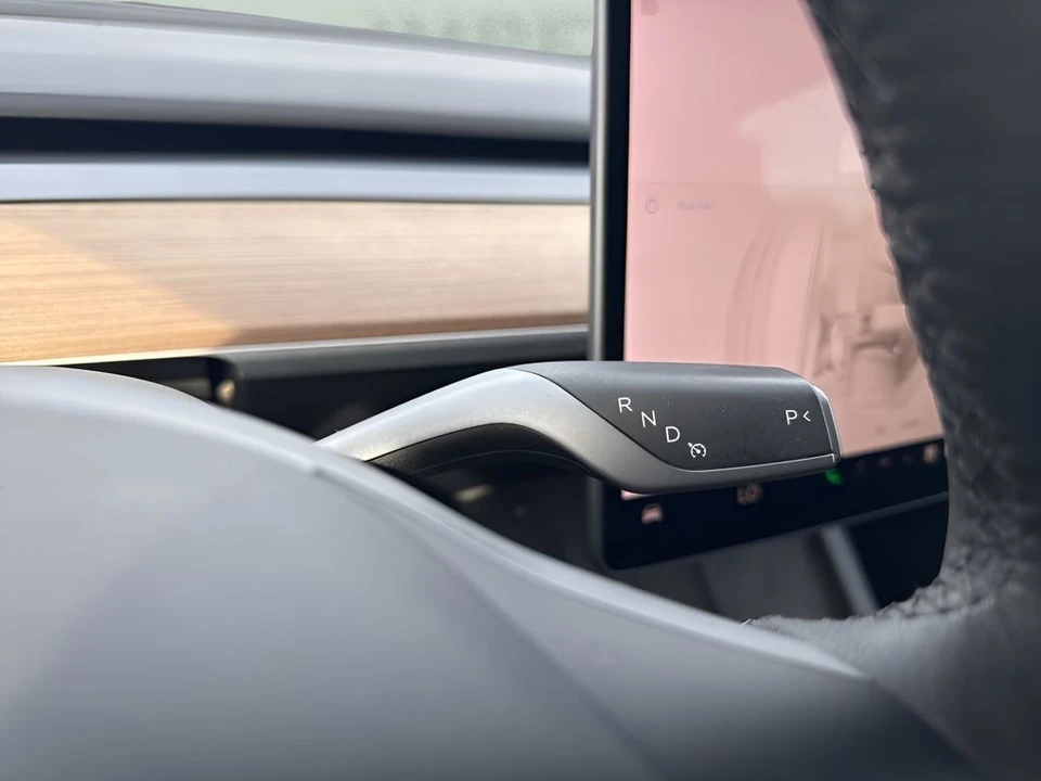 2023 Tesla Model S - Image 19 of 31