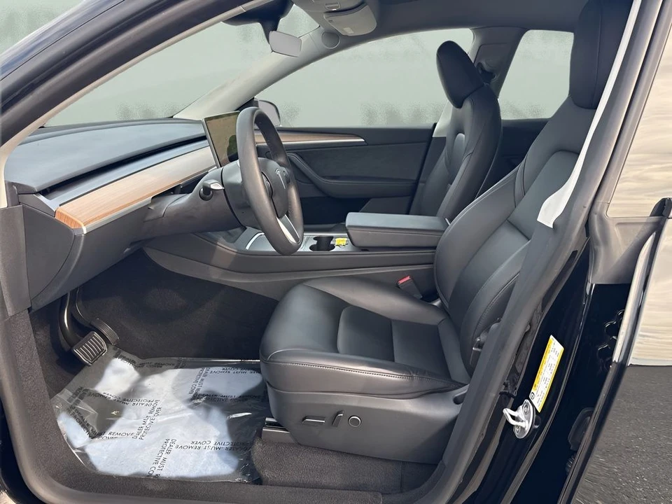 2023 Tesla Model S - Image 9 of 31