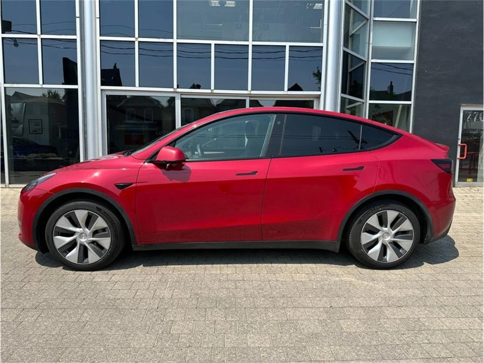 2023 Tesla Model Y - Image 4 of 8