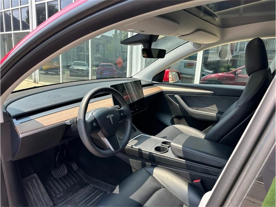 2023 Tesla Model Y - Image 7 of 8