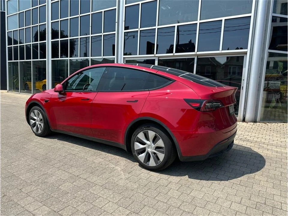 2023 Tesla Model Y - Image 5 of 8