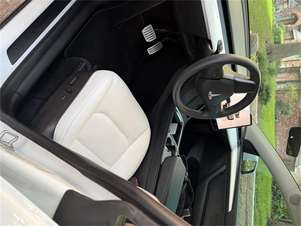 2023 Tesla Model Y - Image 4 of 11