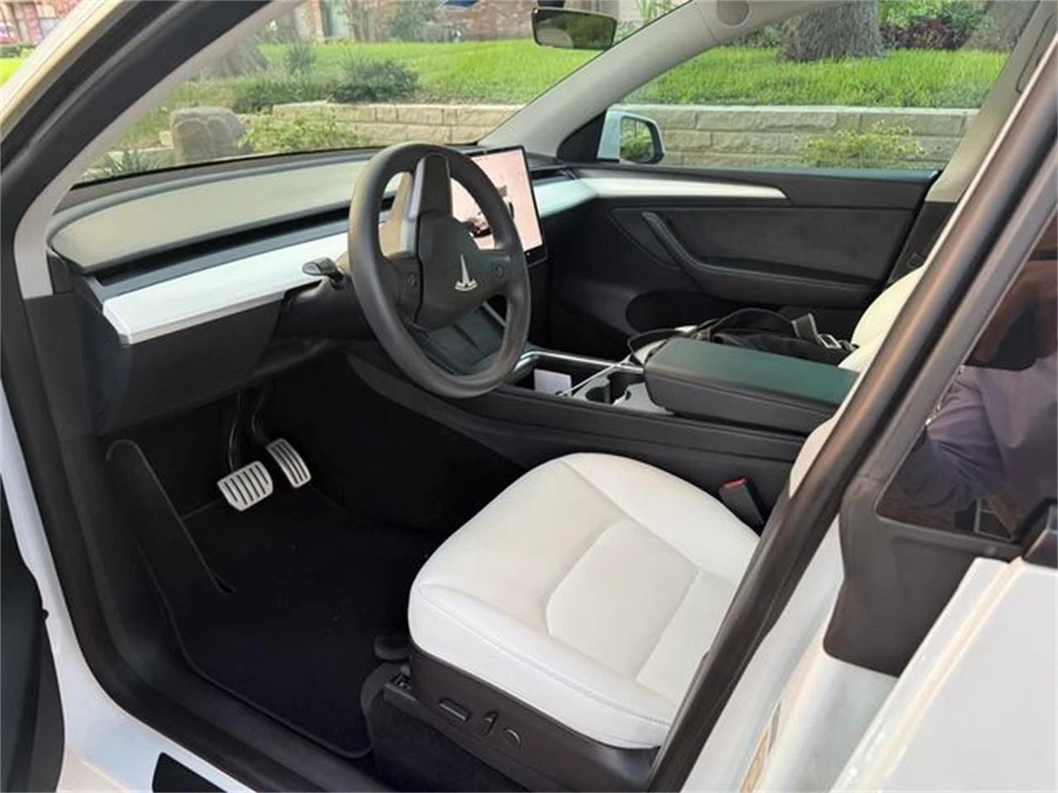 2023 Tesla Model Y - Image 6 of 11